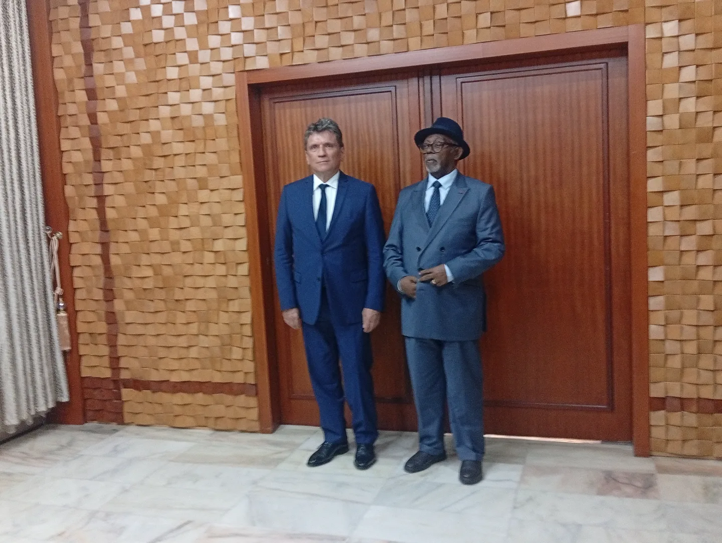 Lejeune Mbella Mbella et Sylvain Riquier réaffirment la convergence de vues entre Yaoundé et Paris