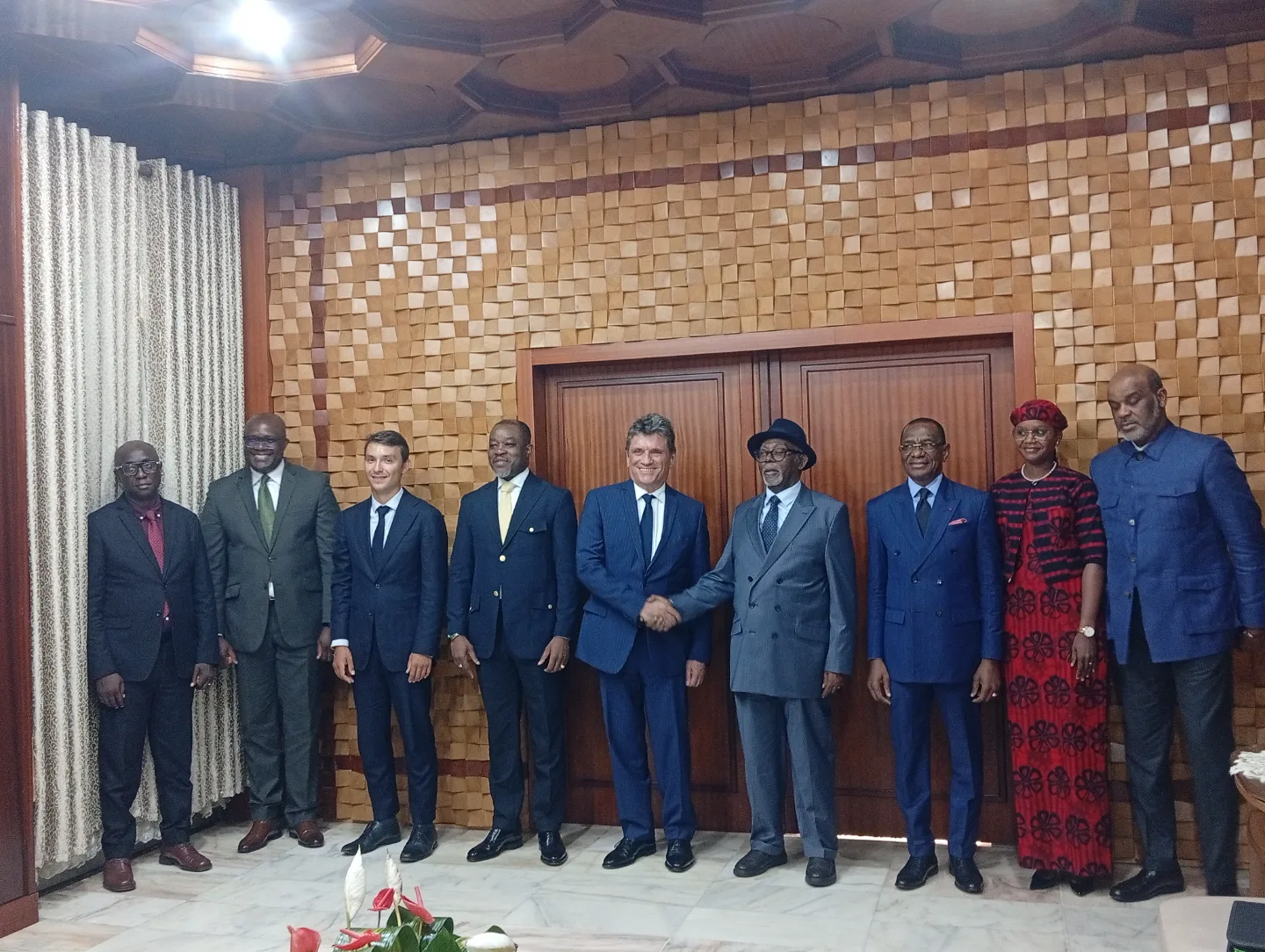 Lejeune Mbella Mbella et Sylvain Riquier réaffirment la convergence de vues entre Yaoundé et Paris
